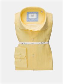 Eterna hørskjorte i sartgul med cut-away krave og lyse knapper. Modern Fit 2360 70 XS82